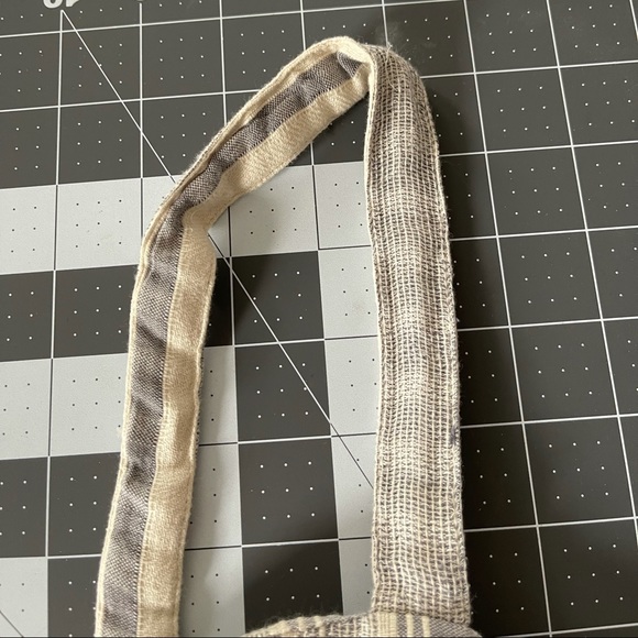 Abercrombie & Fitch Grey/Cream Cropped Knot Top L - Picture 2 of 8